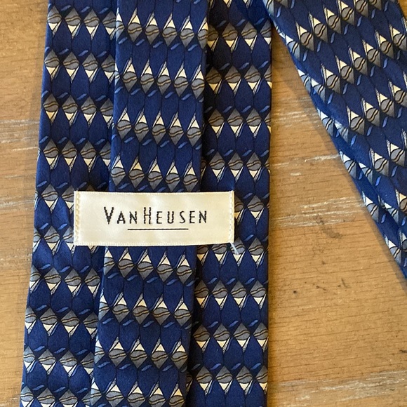 Van Heusen Navy Blue Tie - Picture 3 of 7